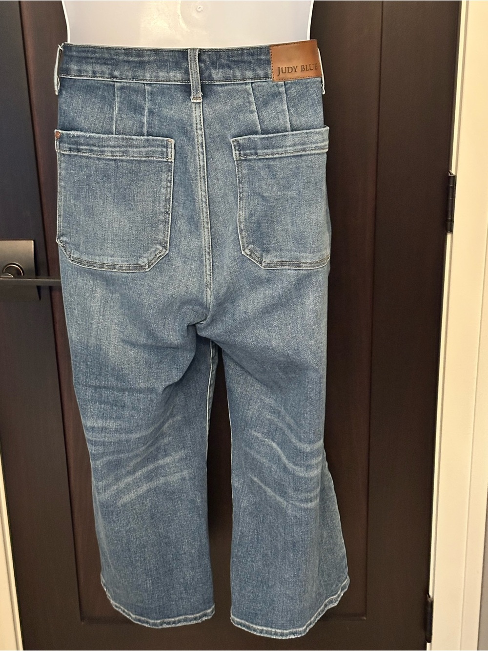Judy Blue Cropped Wide-Leg Denim Jeans in Medium Blue Wash - Picture 2 of 6